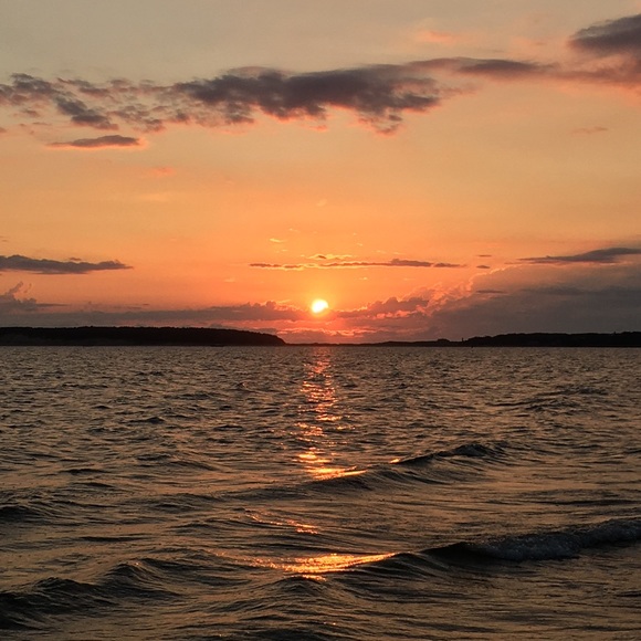 Meet your Posher, Courtney - Picture 1 of 1